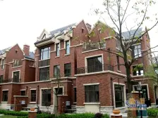 联排边套,上下四层,带露台,南花园,地下室面积另算,看房随时