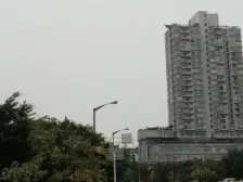 业主诚心出售,采光通透,交通方便.视野宽广。