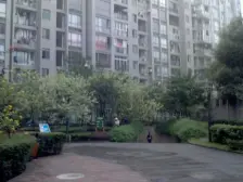 闹中取静的小区,近轻轨,正规大两室,拎包入住