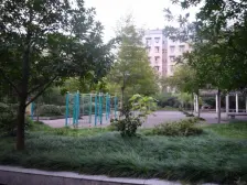 雨台花园上叠带大露台80㎡,三层使用面积300多平米。