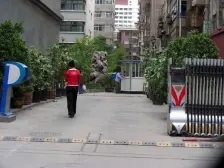 两室电梯房 出门就是公交站 出行方便