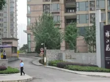 渝中区难得的高品质小区,该楼盘配套齐全,交通方便