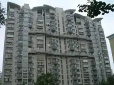 新华路正规四房,小高层一梯两户,小区环境优美