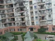 装修两房,拎包入住,住家出行方便,近轻轨