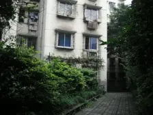 杨家坪 商圈小户型 楼梯房,出行方便,配套齐全 ..