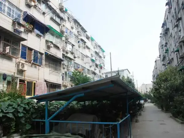 伍佰村