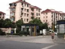 小区中心位置,主卧朝南,中式风格,采光充足