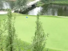 一线高尔夫景观小高层,临湖临球场,位置安静。