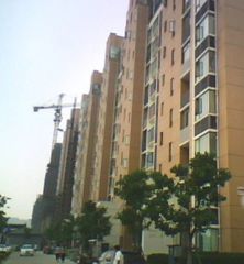 此房位于繁华地带,格局好,房子方正,视野开阔,