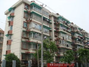 业主自住精装修,两房朝南采光好,中间楼层,拎包入住