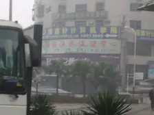 大渡口公园旁边 户型方正 交通方便 楼下有购物广场