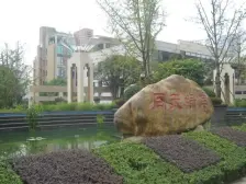 巴国城 同天绿岸四房182万