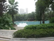 巴国城 同天绿岸四房190万