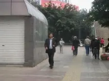 牛角沱轻轨站 上清寺转盘旁 电梯房