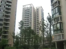 精装两房,业主诚心出售.朝中庭。