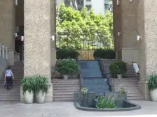 小区就在南坪协信城旁边出行方便