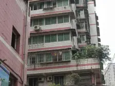 千秋花园,商品房。正规三室两厅,三楼。楼下地铁站