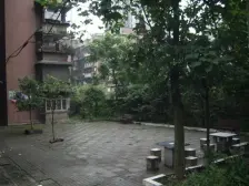 房子是正规三室一厅户型方正业主诚心出售