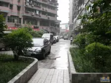 采光好购物出行都方便杨家坪步行街