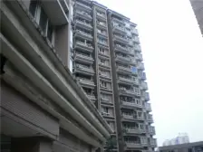 石桥铺地铁站渝高公园旁的四房,双轻轨,带森林和渝高