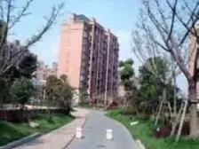 主卧朝南,环境优美,交通便利,居家装修