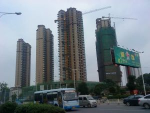 威尔士春天,地铁口,精装大三房,包车位一个清水塘