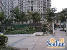 渝中区化龙桥,正规三房,带外阳台,住家装修保养好