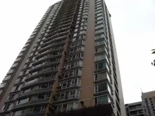 交通便利,老楼梯房但加装电梯。