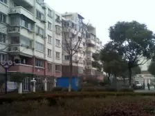 新上!一楼带大院子 小区花园位置 精装修全送 满五 近D铁