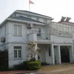 新出小区中间位置、精装修、纯边套200平、停车方便、配套齐全