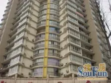 小区门口就是轻轨站 户型方正