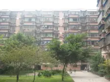 出行便利,生活配套设施齐全;楼下菜市场大礼堂广场。