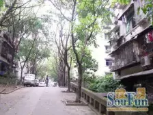 急售轻轨房,单价6000,业主安心出售,三十几万买两房