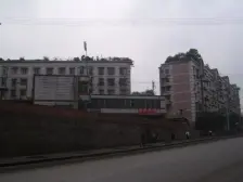 轻轨房2号线平安站,客厅6米挑空 一梯两户顶跃层