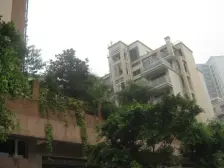 此房是精装修,出行便利,配套设施齐全