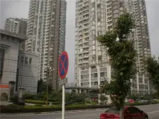 动物园 轻轨旁边 正规两房 交通方便