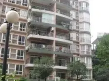 奥体轻轨100米 单价8400 正规三房 带入户花园。