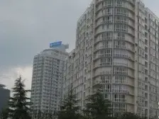 房子证满2年,出让地,轻轨房就在步行街边