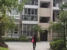 城南步行街近,轻轨商圈都近,出行方便