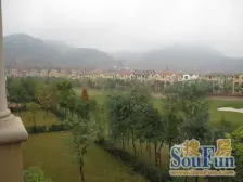 下叠别墅,空间大,有露台,有花园,离轻轨站近