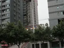 房子位置好,出行生活方便。房子精装修