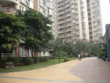 轻轨站旁 ,精装3房,出门就是永辉和农贸市场,环境好