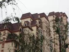 莱茵小镇 四室大户型 南北通透 小区好位置 停车方便