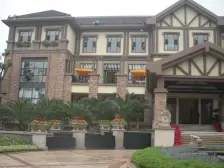 此房为跃层户型,二层带3个大露台,挑空面积..