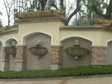 香格里拉精装修花园洋房 端户带地下室和私家花园 急售