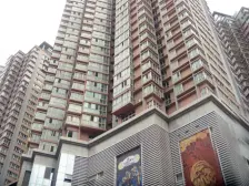 房子是五里铺十字旁高层四室两厅两厅两卫可按揭