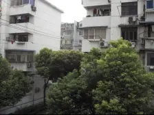 华江一村,豪华装修30万,一楼带天井院子,地铁口300米