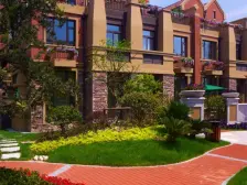 房型正气,品质小区,采光充足,联排别墅,下沉式花园,环境优美,主卧朝南,中式风格