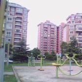 南北通大两房,近花园位置,采光视野都很好