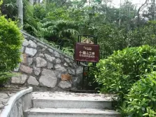 带前后侧大花园,含阳台、地下室,含两个车位